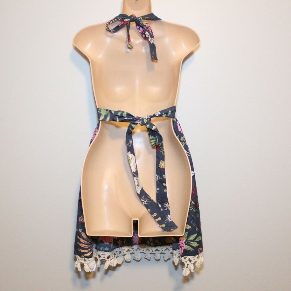 NWT Anthropologie Home Floral Crochet Butterfly Field Apron Navy One Size H12862 - Picture 5 of 8